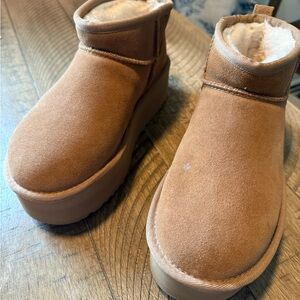 UGG Ultra mini Platform Boots